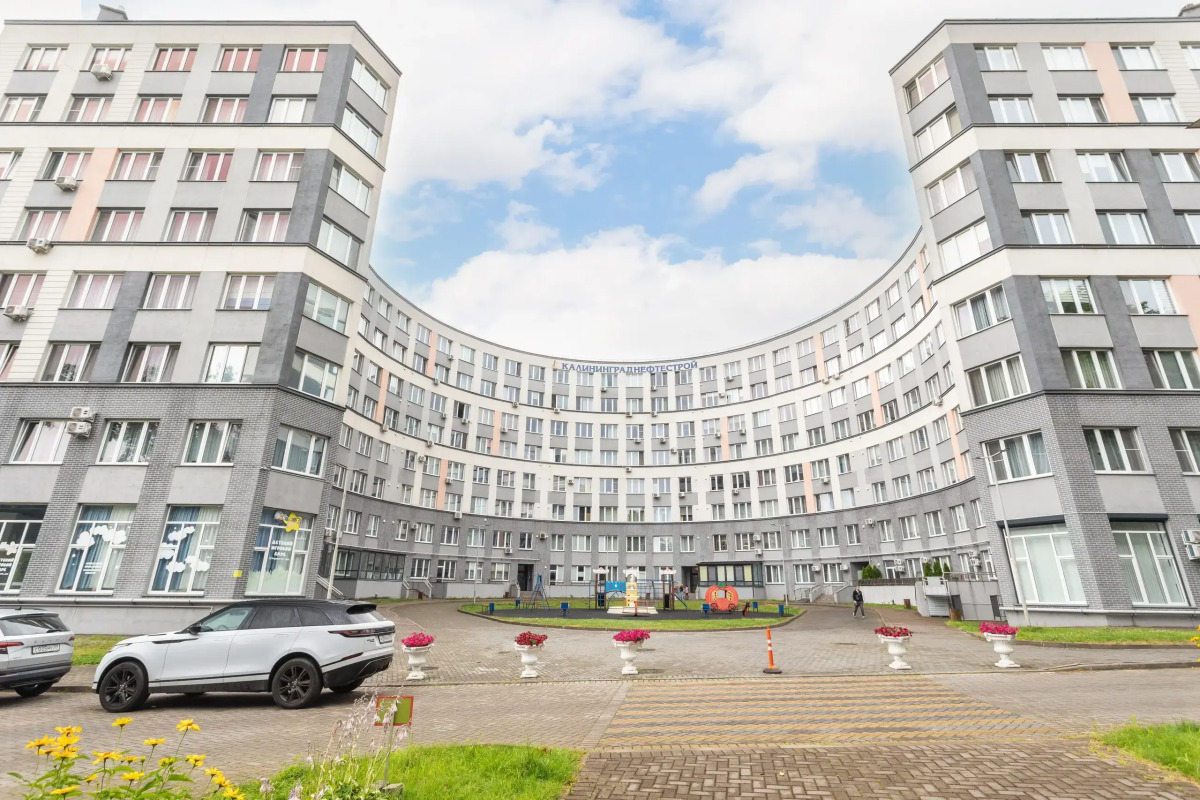 Квартира near the park – просторная трешка с видом на парк