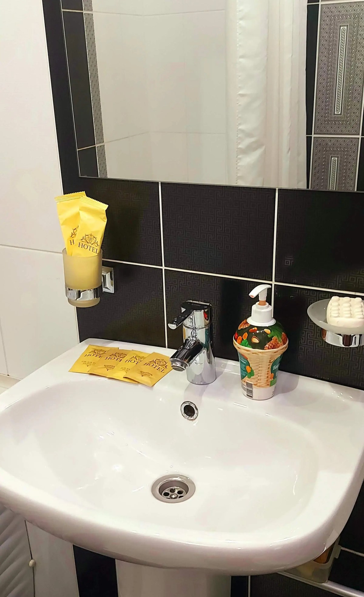 Квартира студия на Строителей с видом на ТЦ Планета