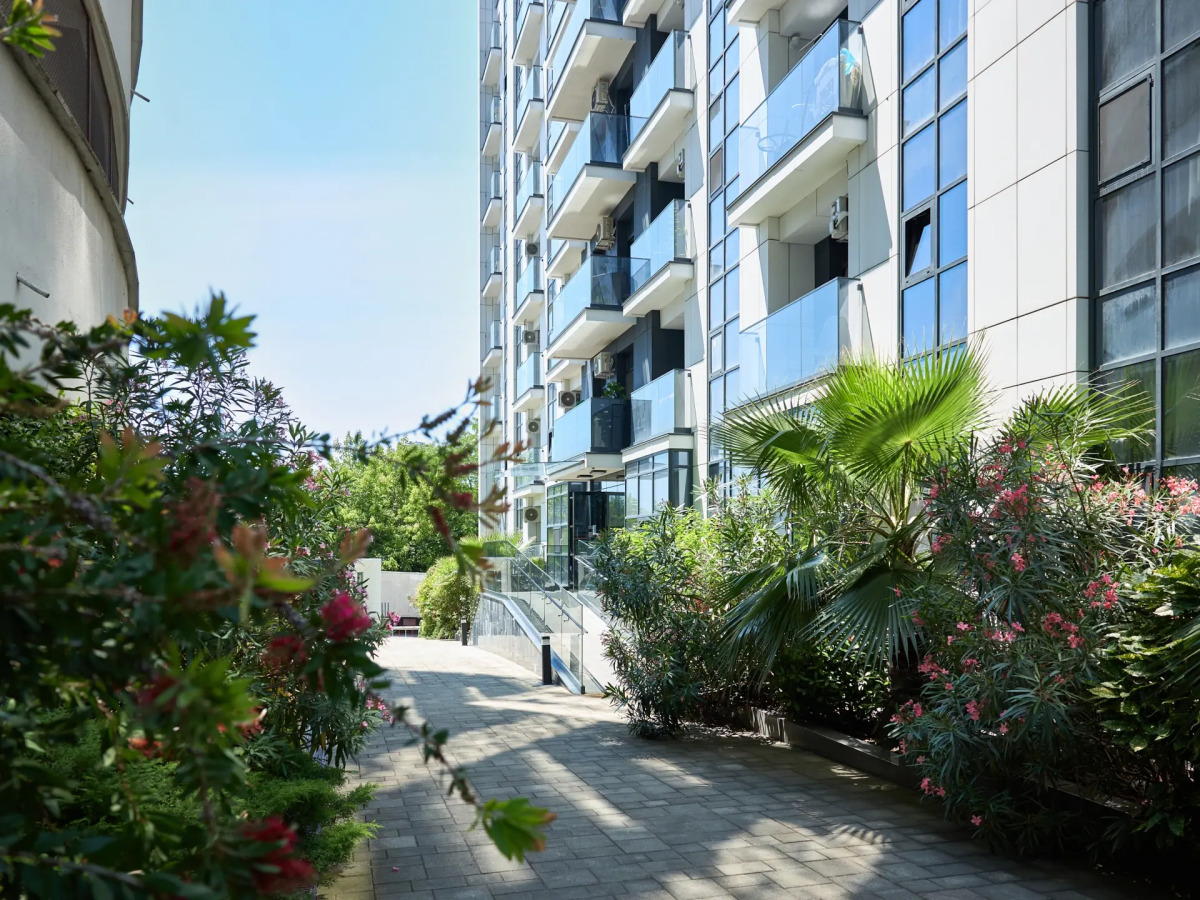 Апартаменты с Балконом Рядом с Парком Дендрарий