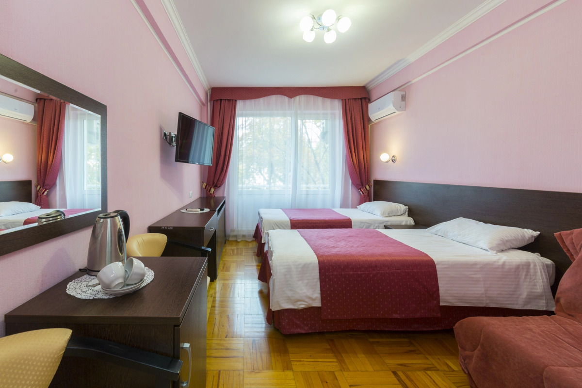 Санаторий Курортная Поликлиника им. Н.И. Пирогова с Пансионатом с Лечением Искра