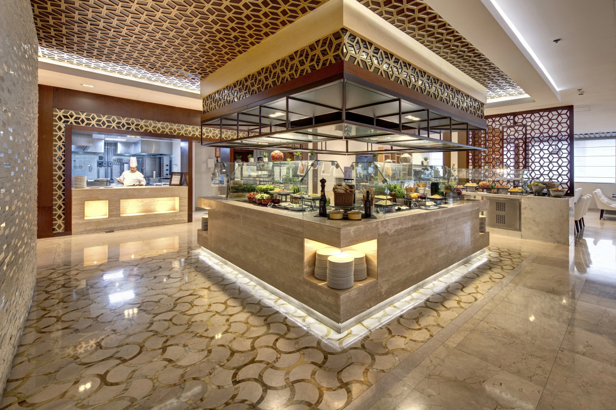 Отель Two Seasons Hotel & Apartments