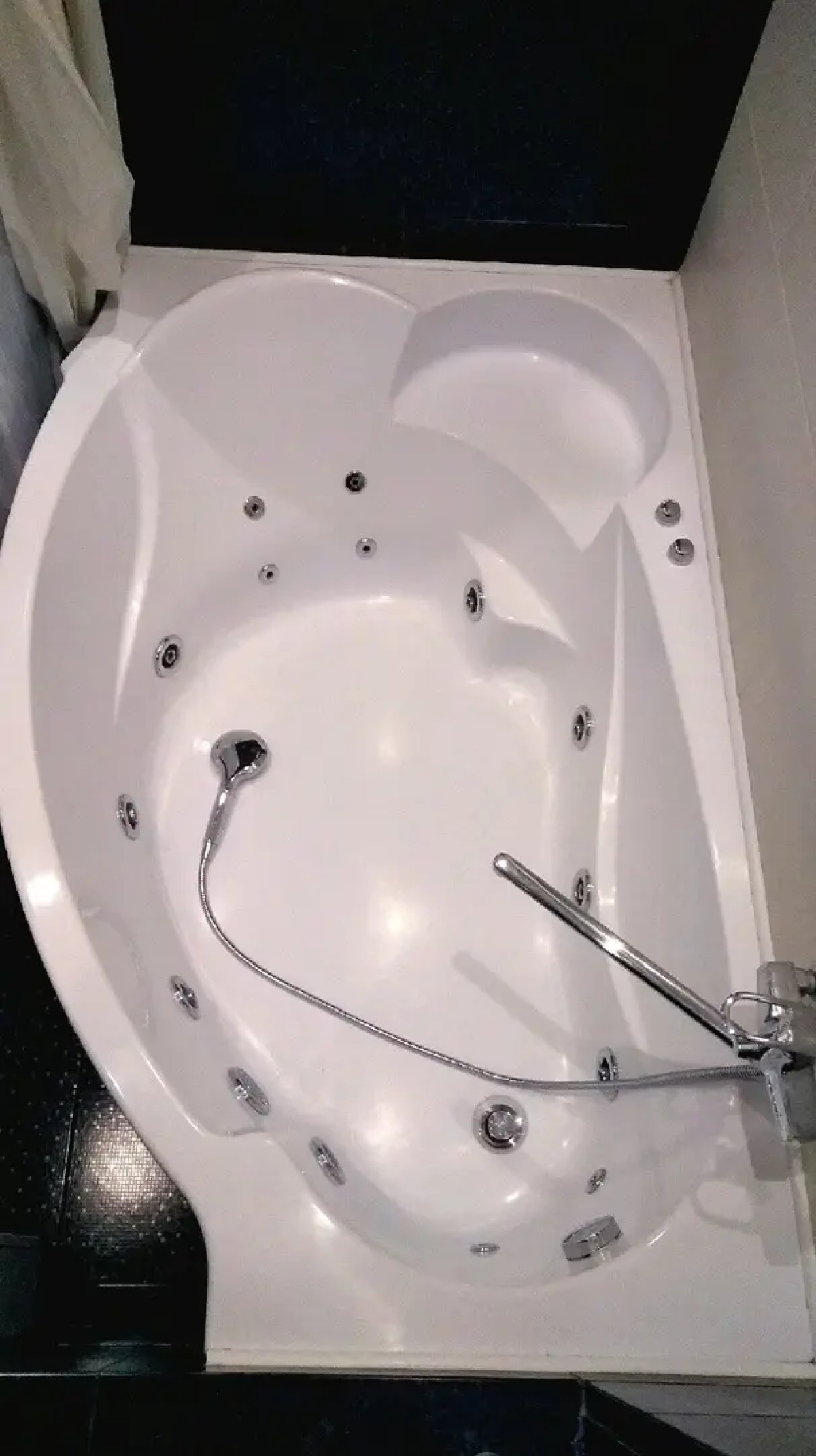 Апартаменты элитные на переулке Трудолюбия с джакузи