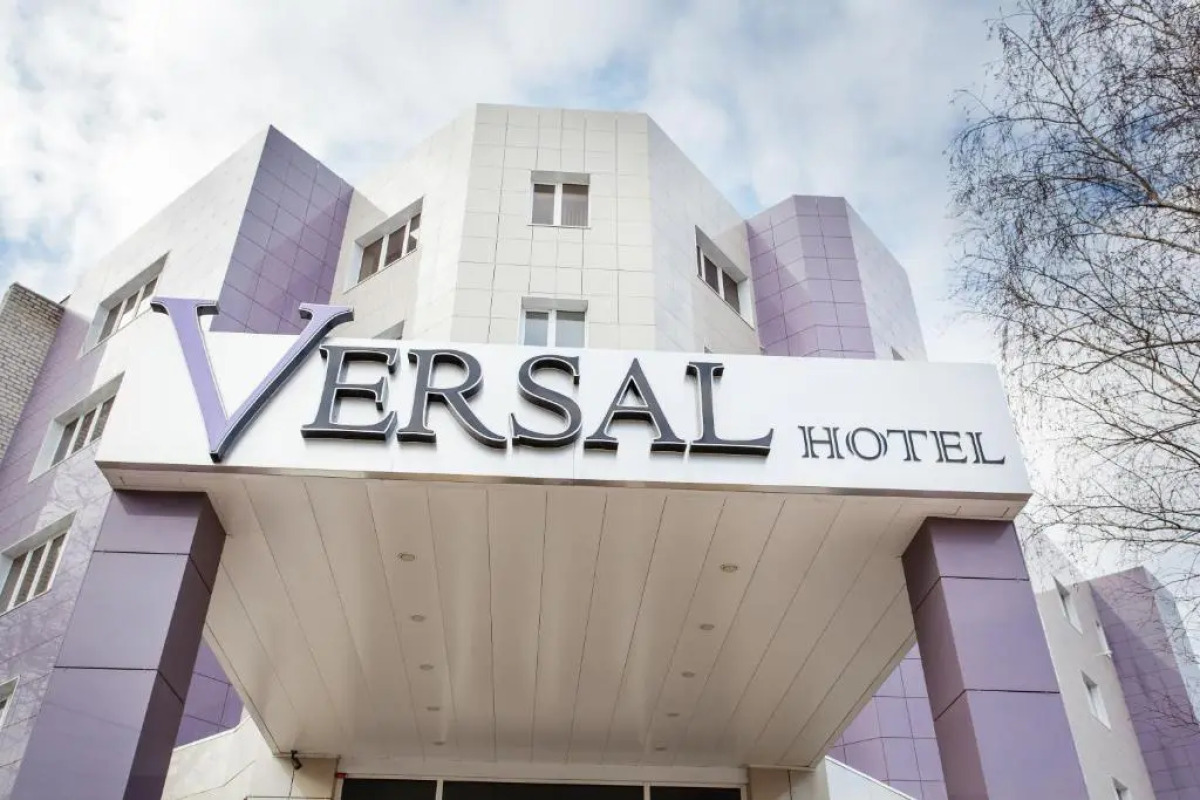 Отель Versal