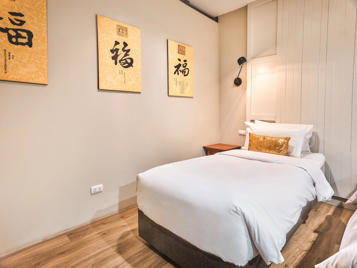 Отель Prince Theatre Heritage Stay