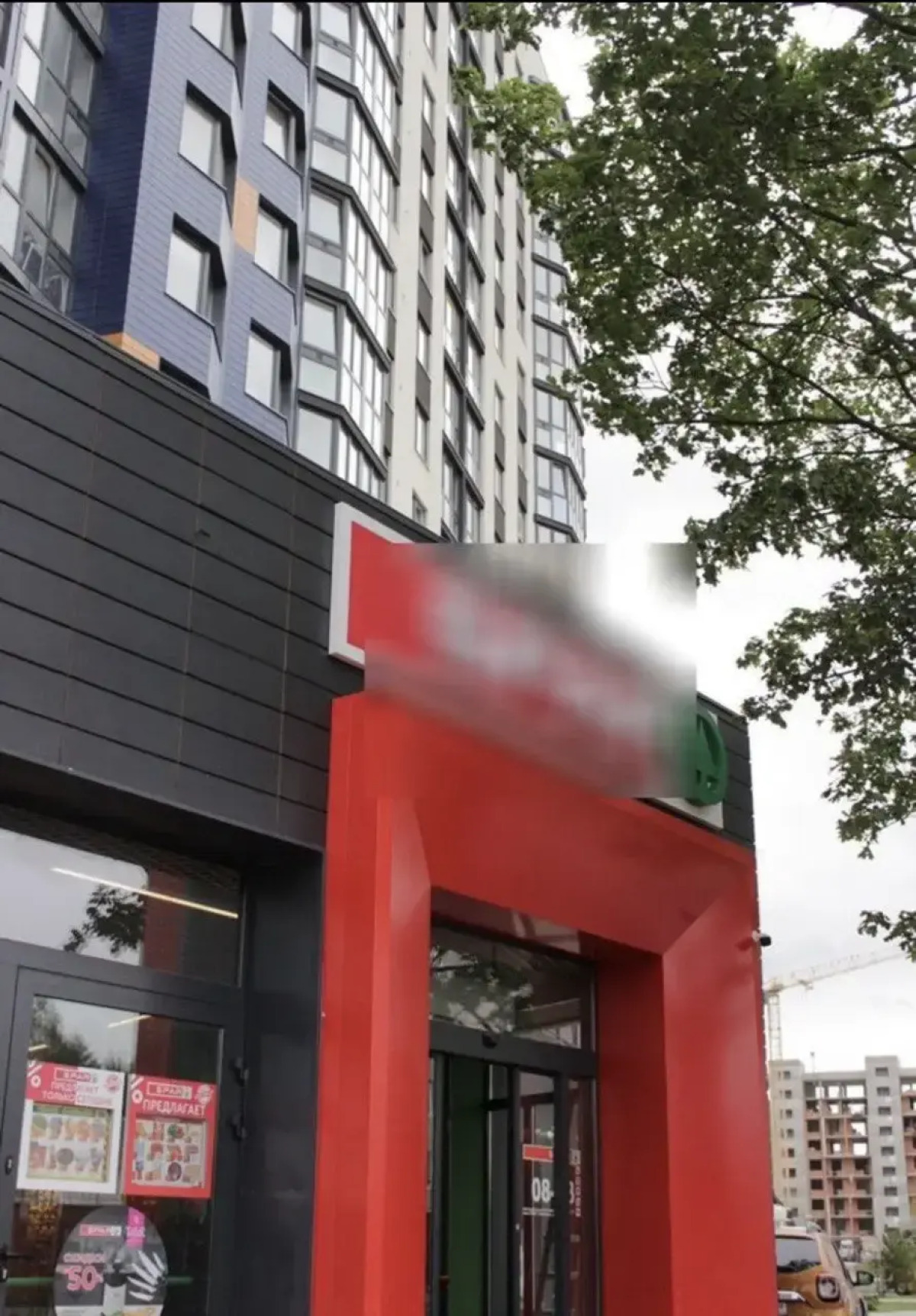 Апартаменты улучшенные в новом доме с качелей