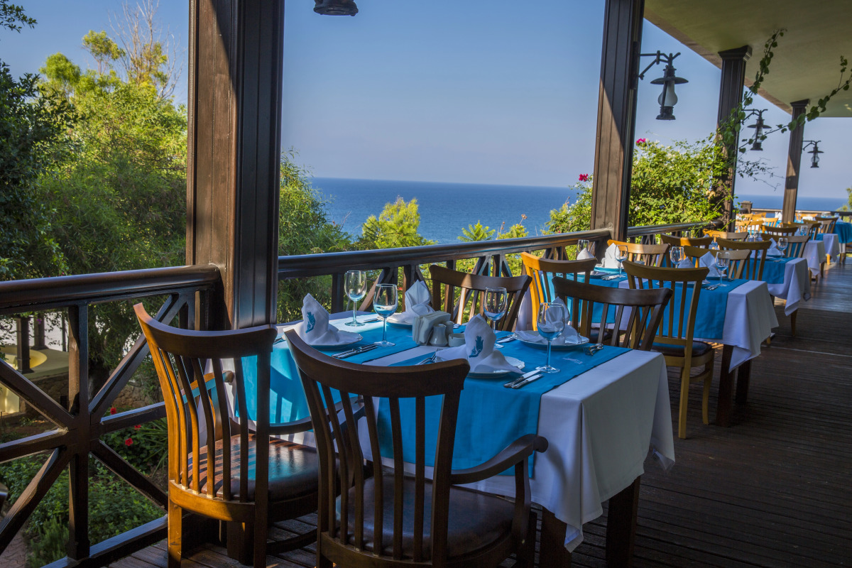 Отель Merit Crystal Cove Casino & SPA