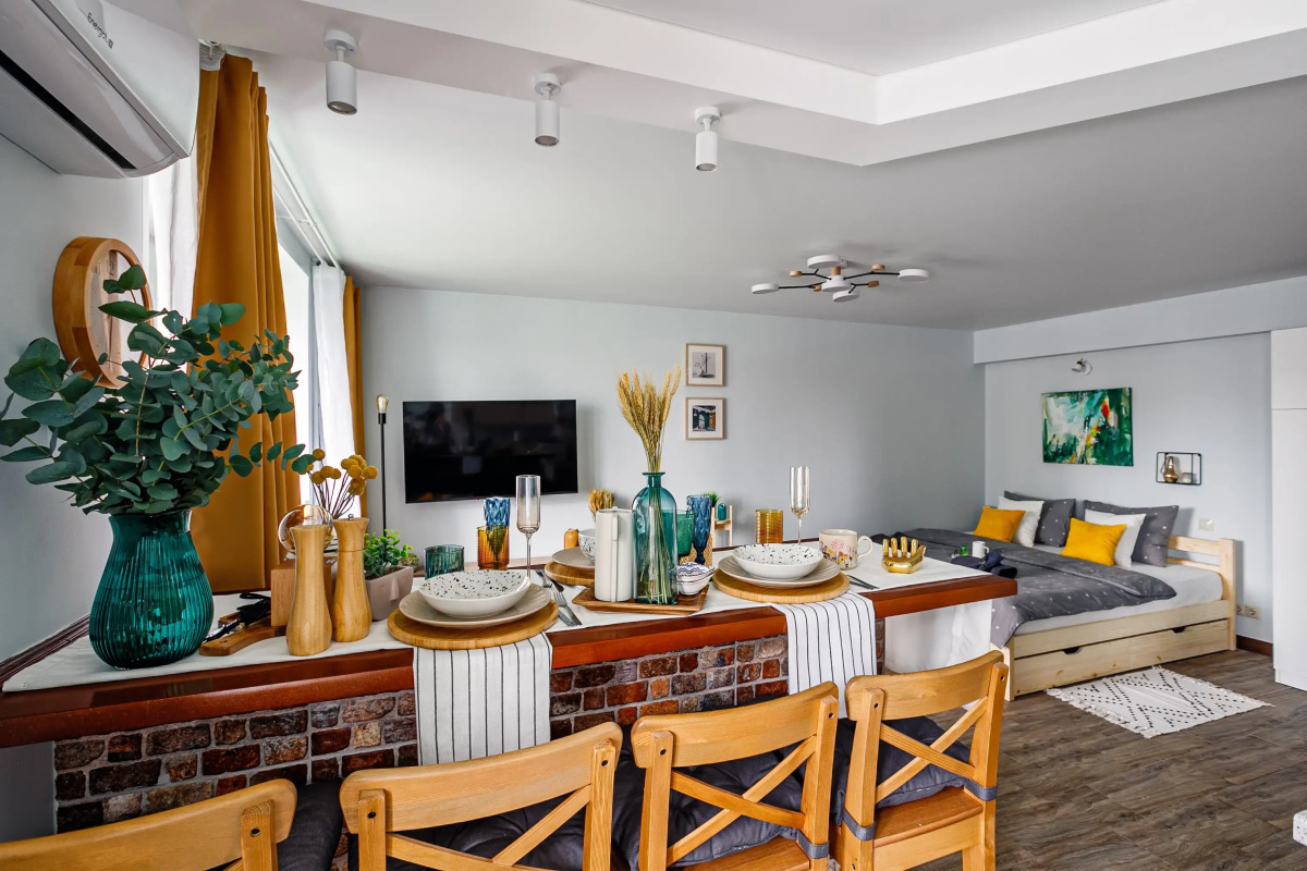 Апартаменты Butyrsky Cozy with Terrace, Parking and King-size Bed