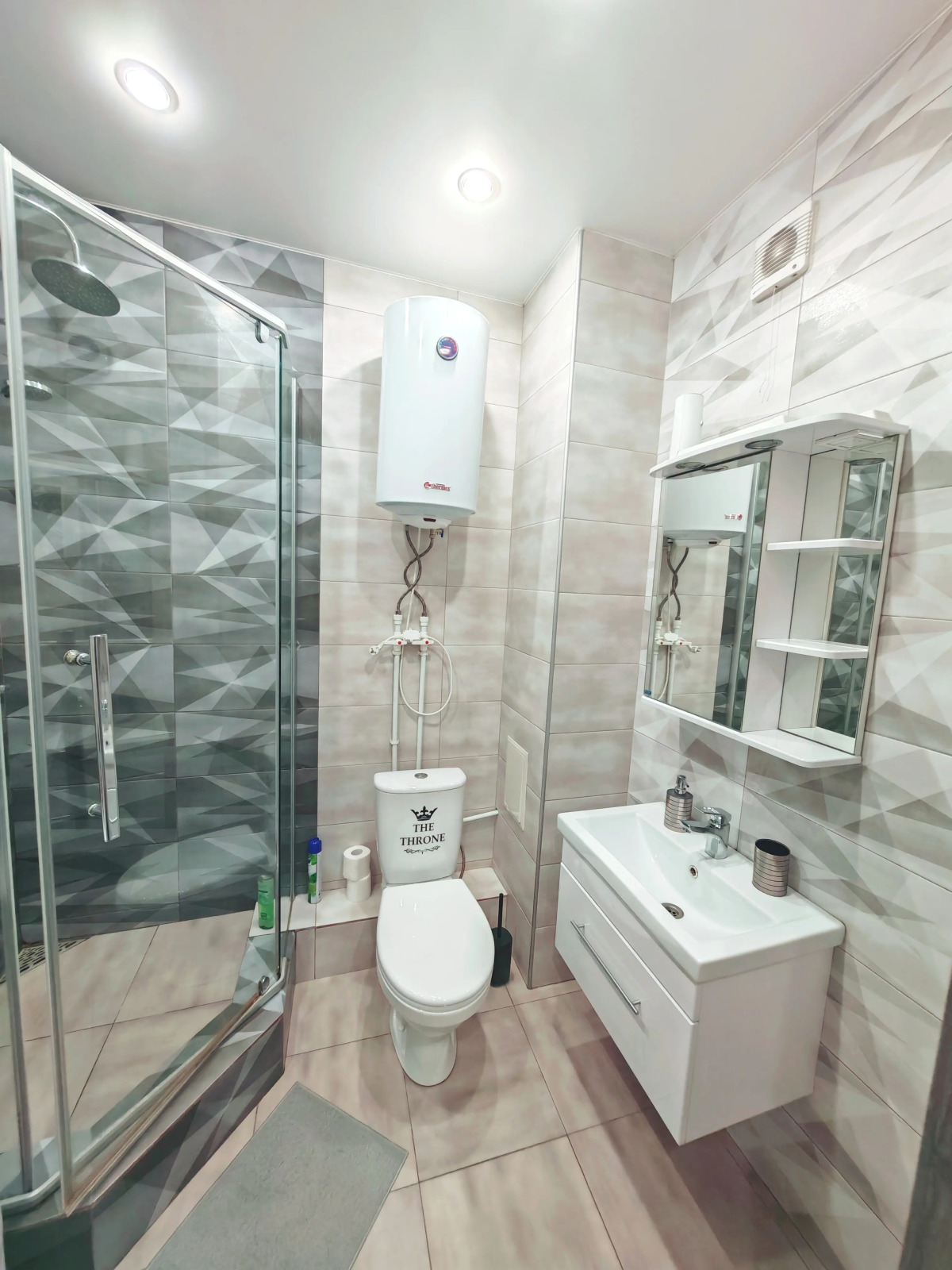 Квартира у ТЦ Кристалл Менделеева 2к2