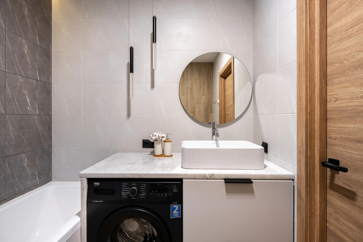 Квартира С Подиумом и выдвижной кроватью дизайнерская