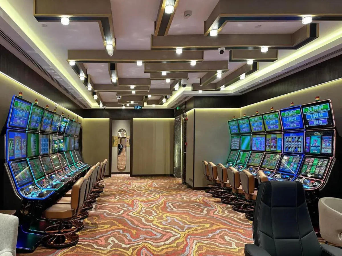 Отель London 1889 & Casino