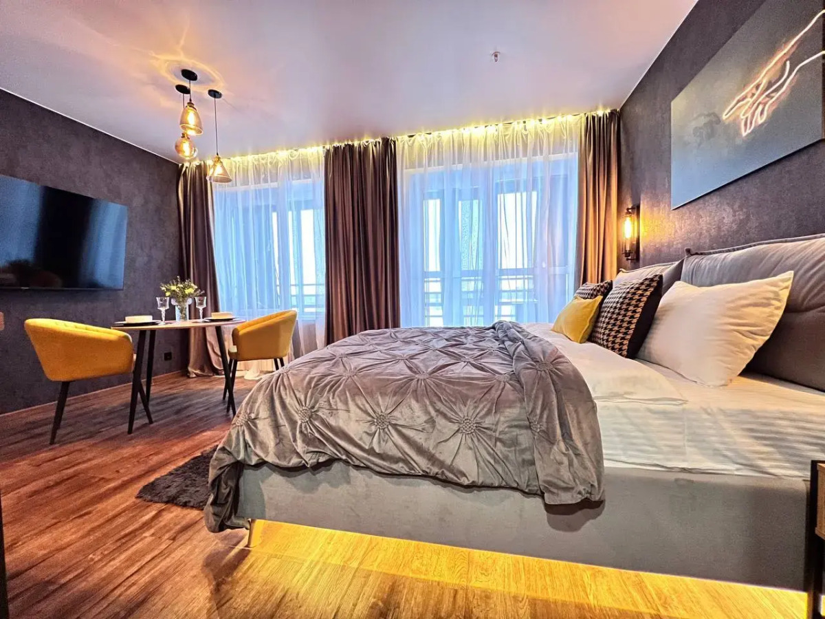 Апартаменты УHИKAЛЬНAЯ СTУДИЯ С МИНИ-БАСCЕЙHОМ НA ДВOИХ!