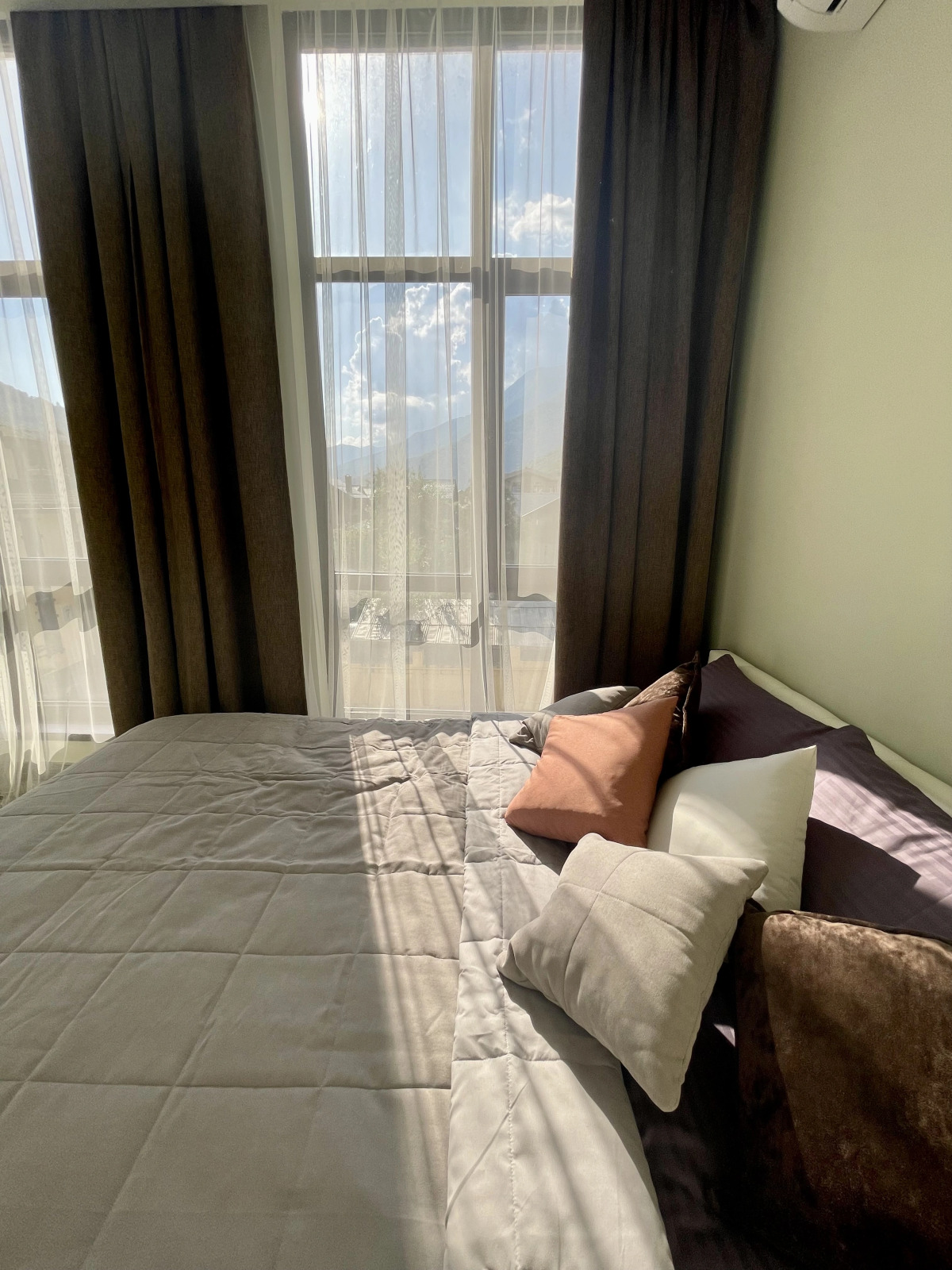 Квартира Огромная трехкомнатная квартира напротив подъемника