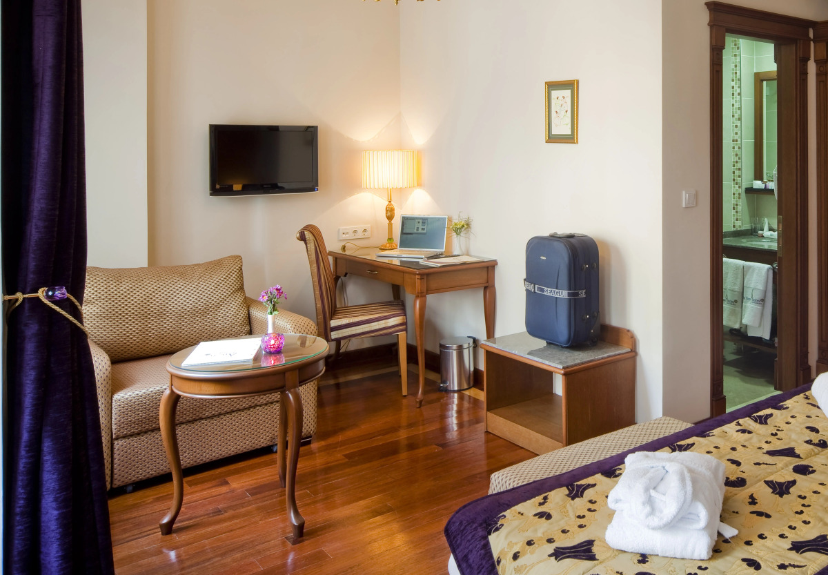 Отель GLK Premier The Home Suites & Spa