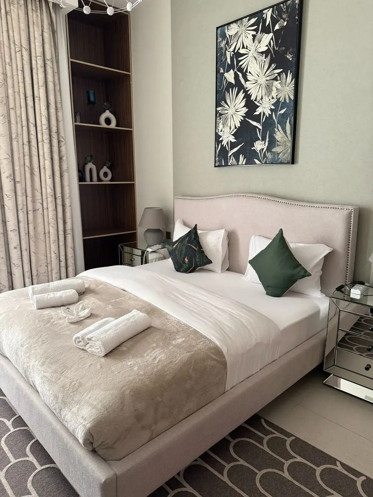 Апартаменты Сozy 1BR at Vida Residences Creek Beach