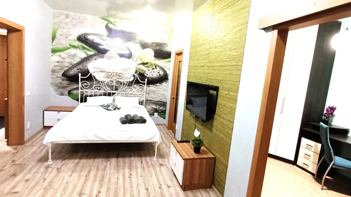 Двухкомнатная квартира в центре "Орхидея от МОИАпарт"