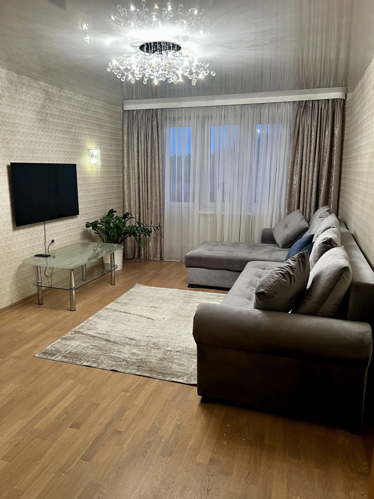 Квартира Большая 4-х комнатная квартира недалеко от центра