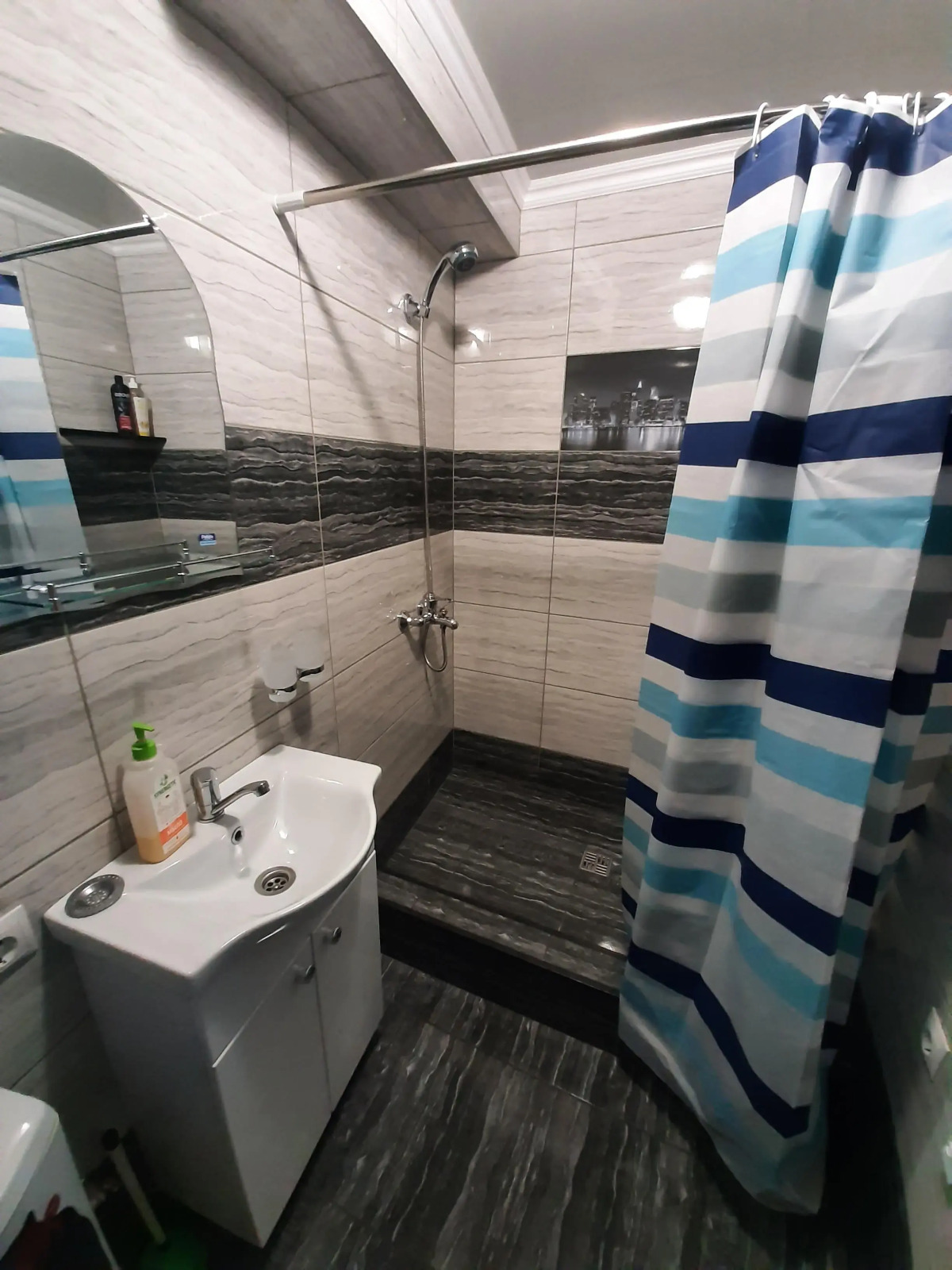 Трехкомнатная квартира в центре на Попцова