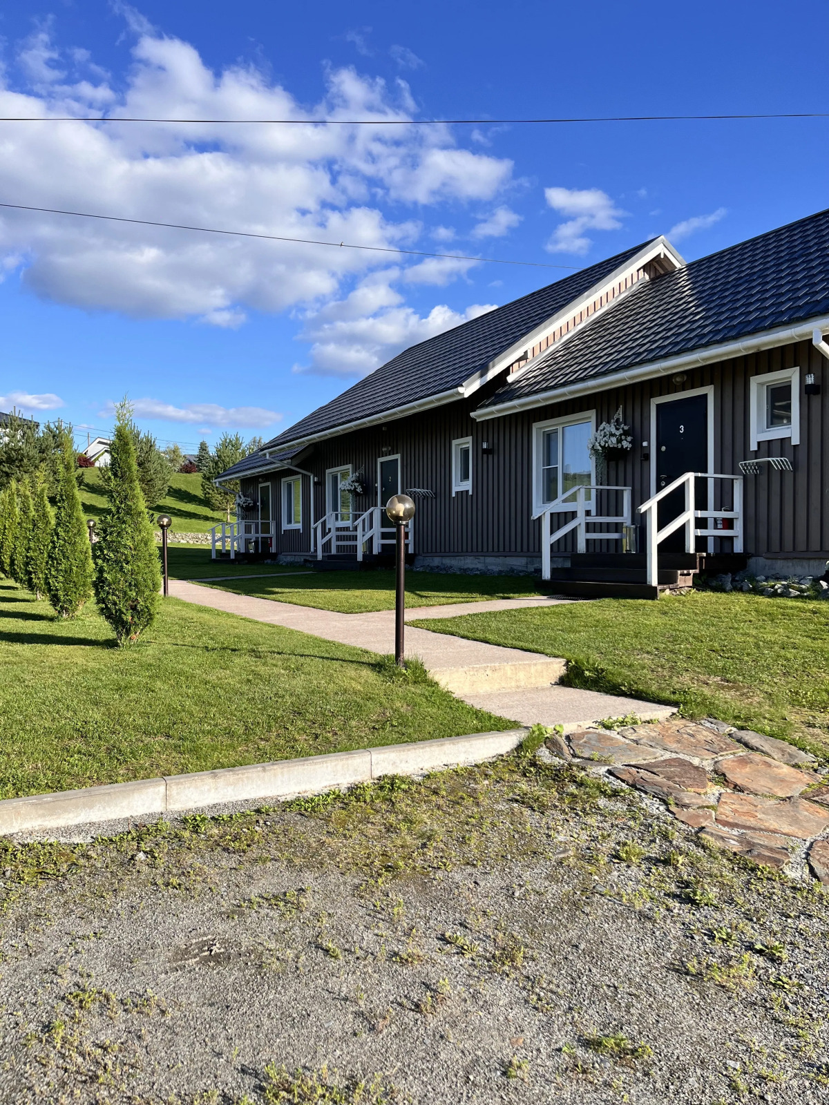 Частный дом у реки