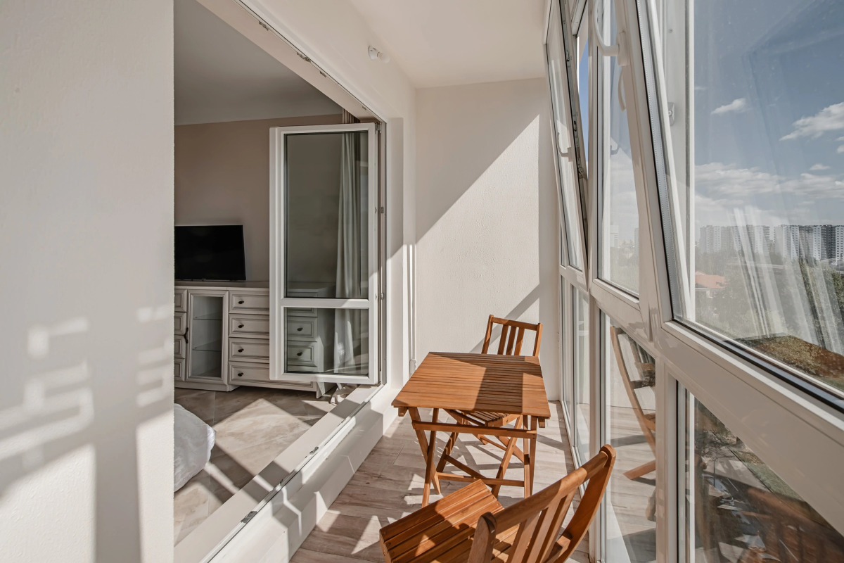 Апартаменты Студия у Станции Метро Грушевка