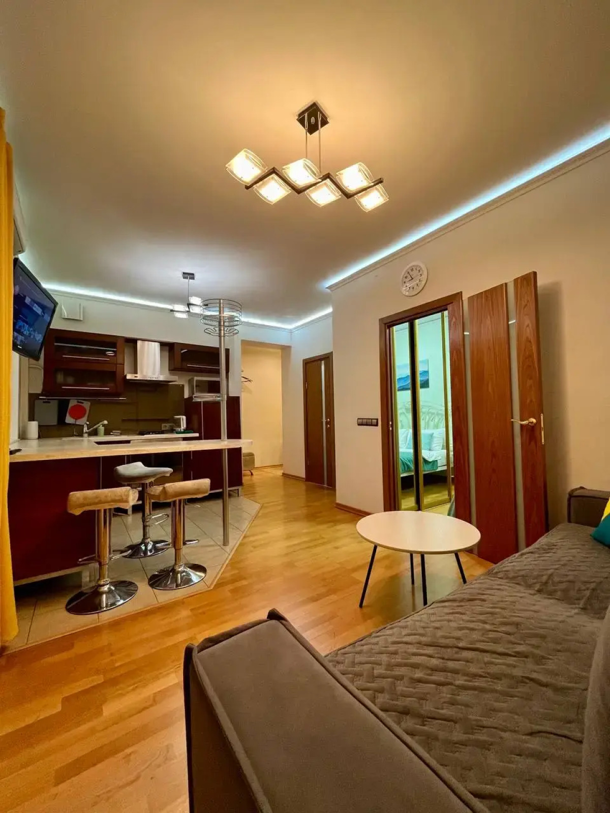 Квартира Уютная 2-х комнатная в 1 минуте от метро Академическая