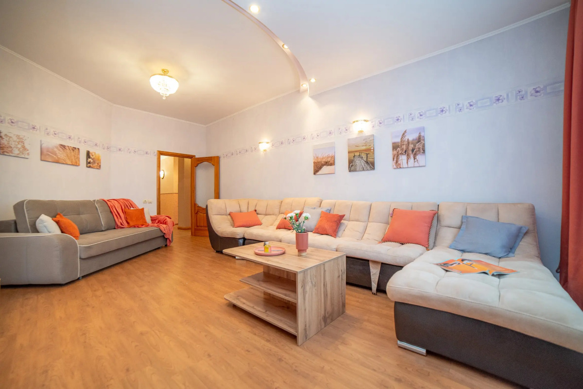 Апартаменты Радищева 12 трехкомнатная