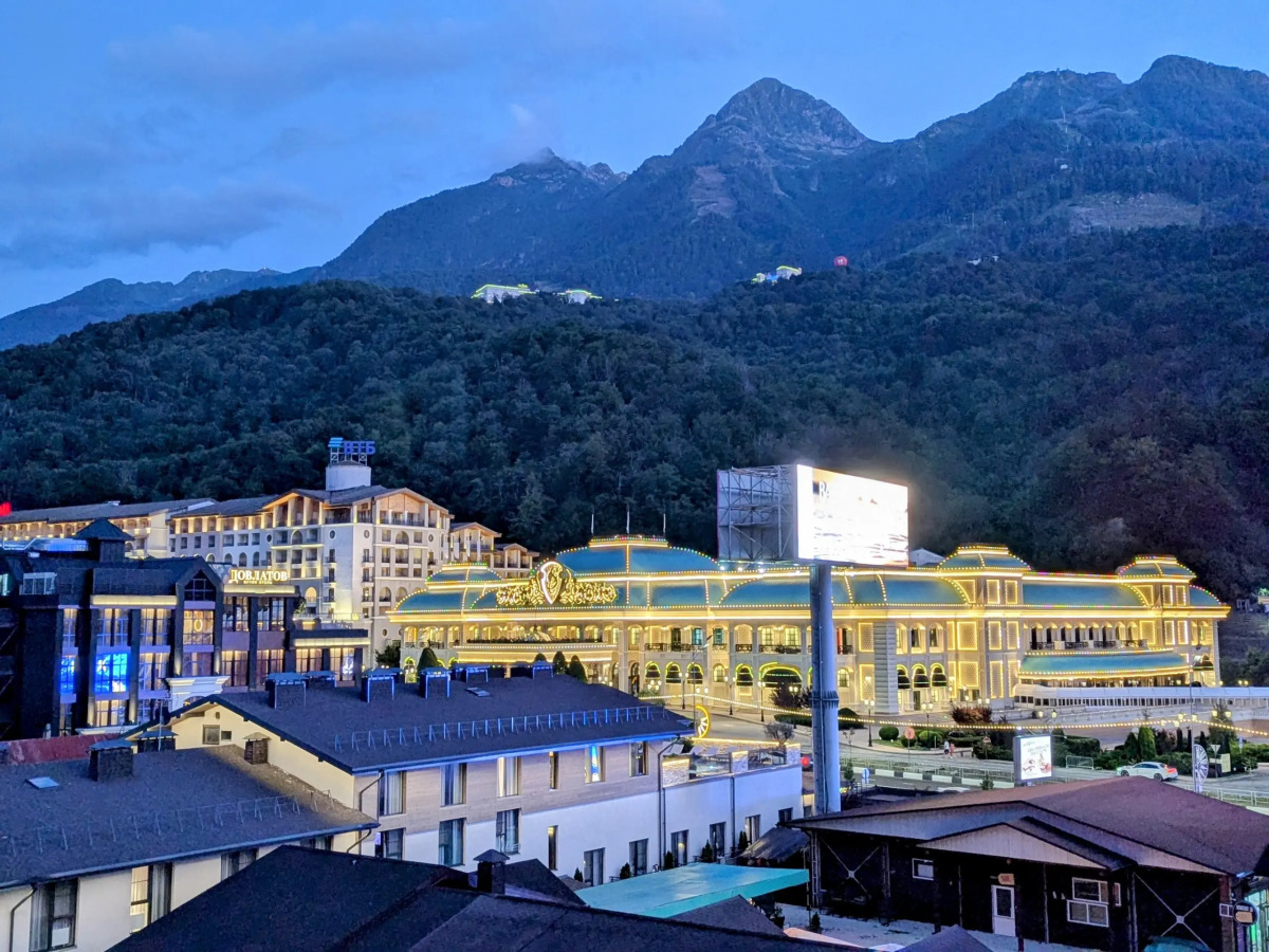 Квартира 65 м удобная для семьи напротив Казино с видом на горы