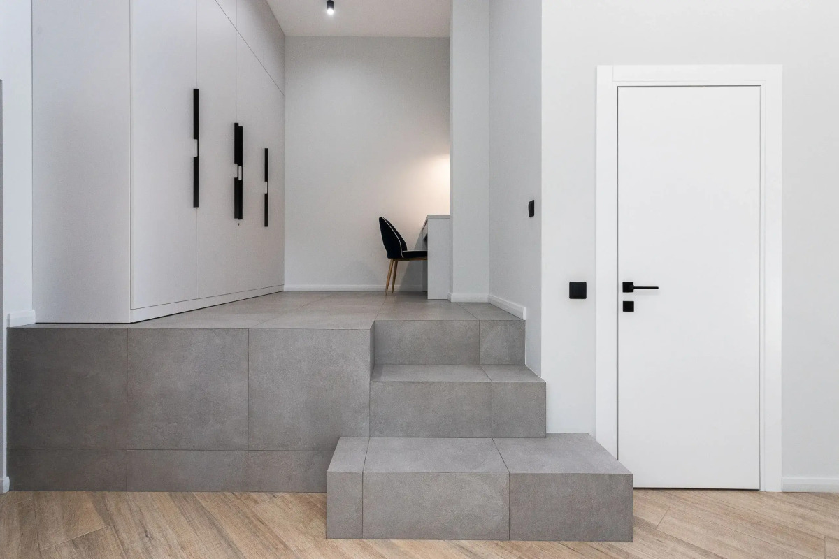 Квартира с Мансардными Окнами и Видом на Море