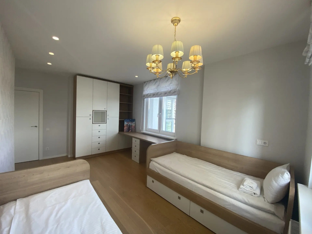 Апартаменты 3-комнатные HomeApart Туровского, 10