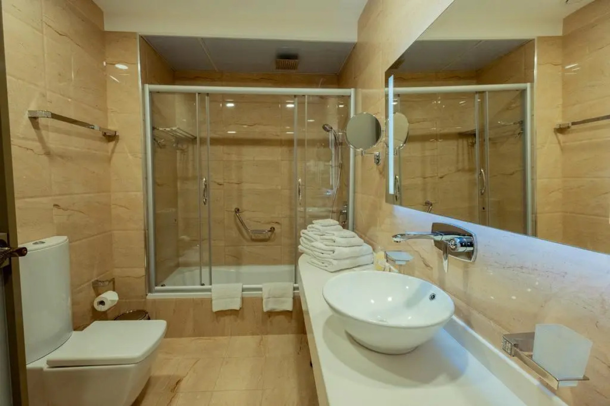 Отель Dilimah Premium Luxury