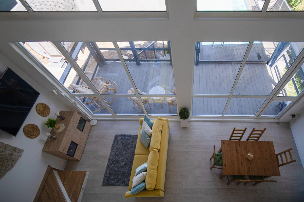 Частный Дом с Бассейном Мансардой и Видом на Горы