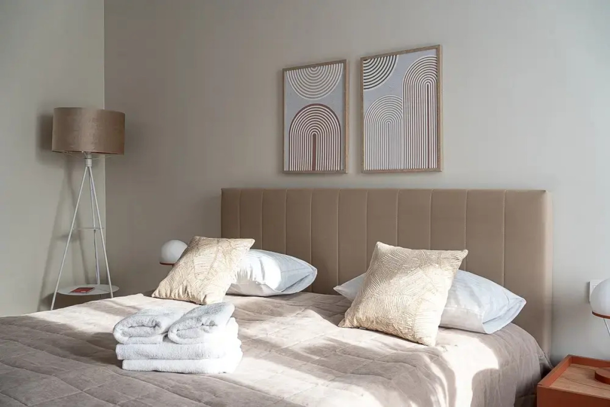 Апартаменты с дизайнерским ремонтом на центральной улице (до 4х гостей)