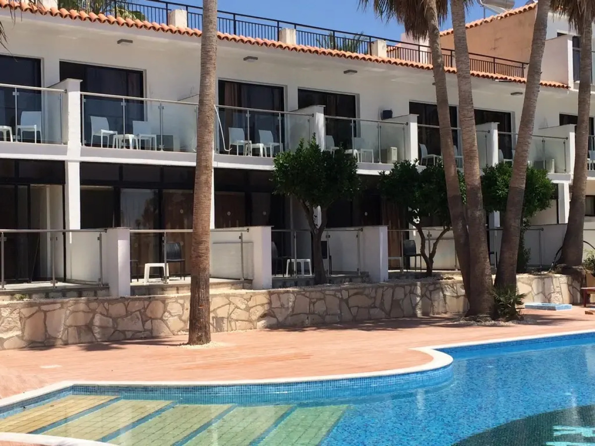 Отель Pambos napa rocks