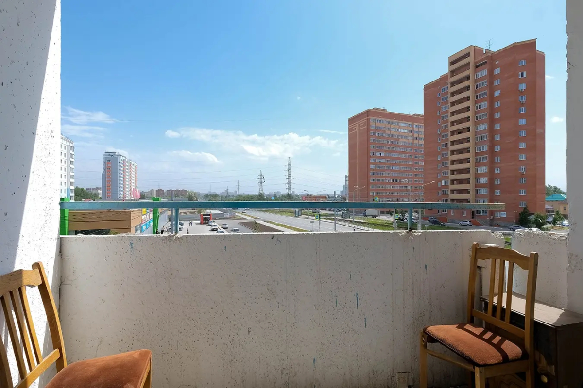 Квартира рядом с Мнтк им. Федорова и Ск Заря