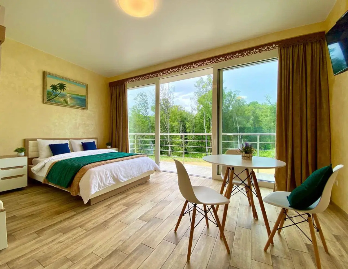 Квартира Сапфир с бассейном и видом на лес