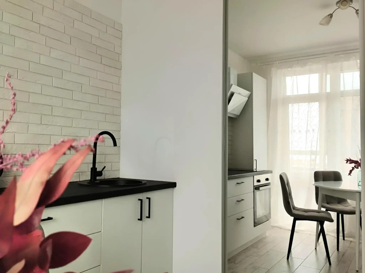 Квартира Двухкомнатная с Балконом и Красивым Видом