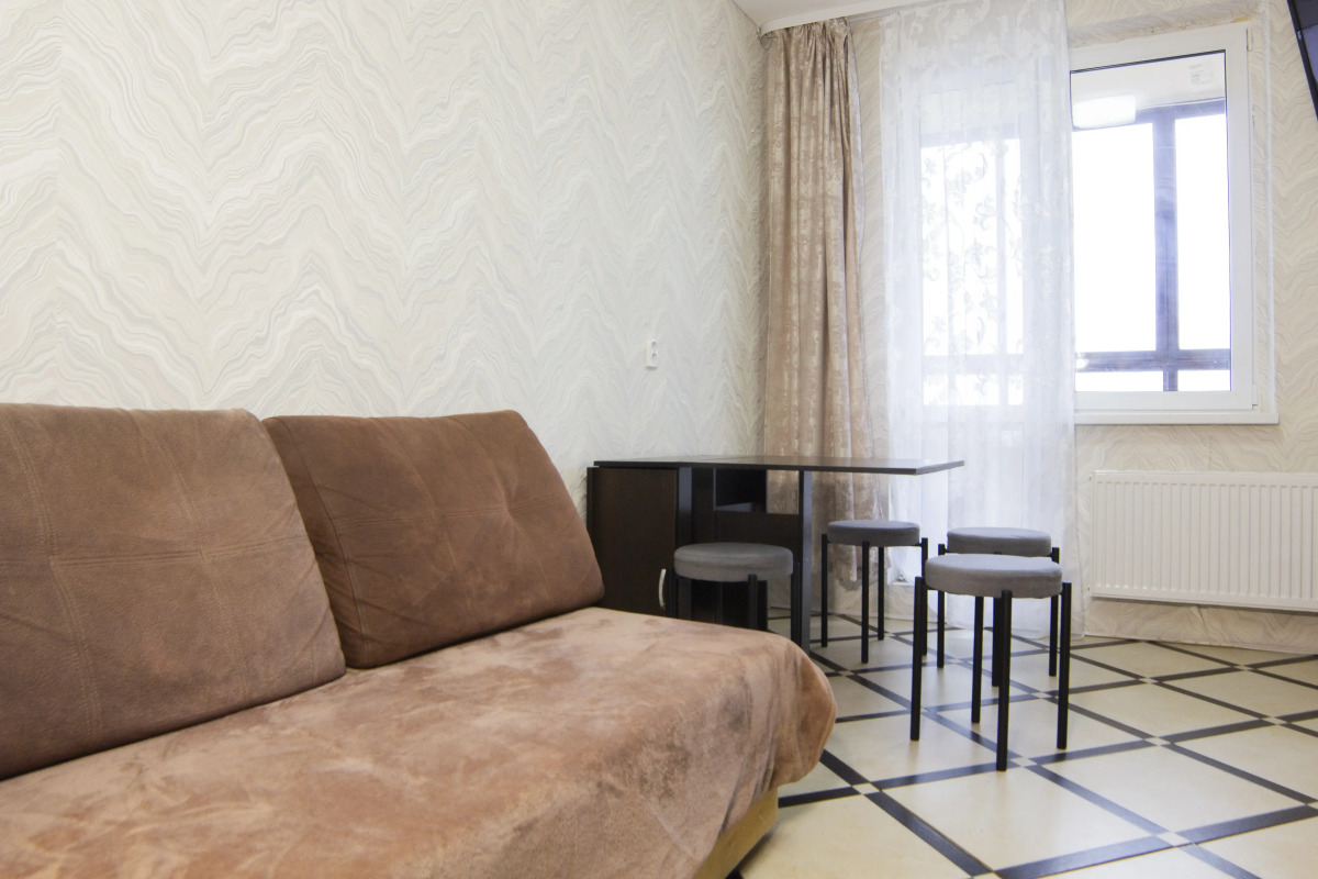 Квартира уютная 1-комнатная на Июльских Дней 1к2