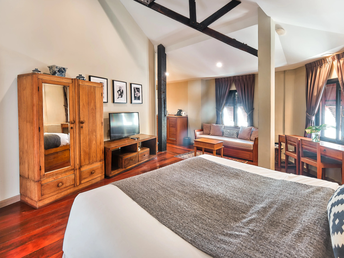 Отель Prince Theatre Heritage Stay