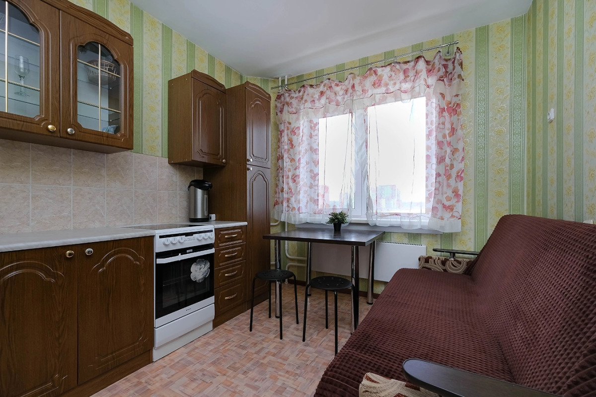 Квартира рядом с Мнтк им. Федорова и Ск Заря