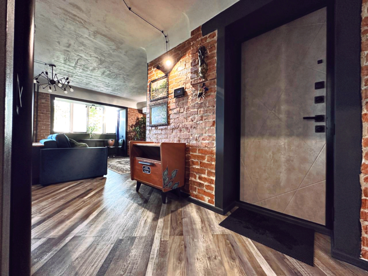 Квартира Двухкомнатная в Стиле Loft с Видом на Бухту Золотой Рог