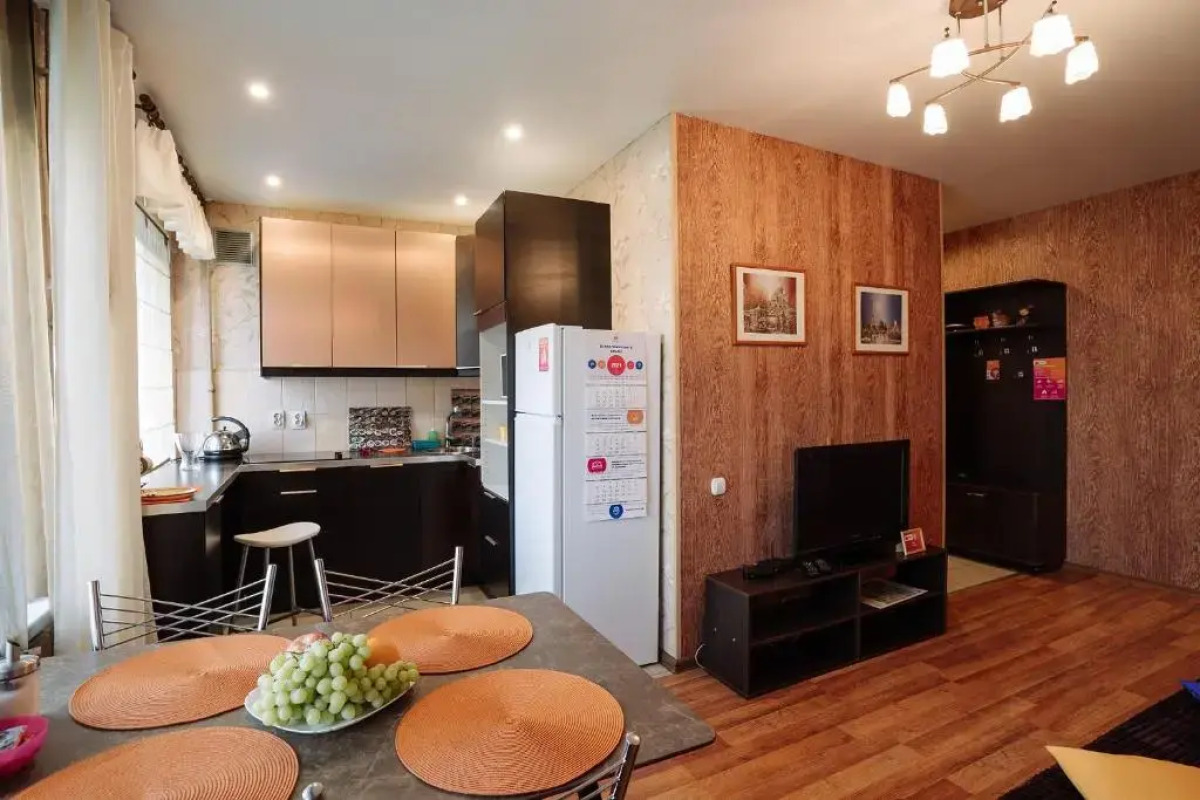 Апартаменты 9 ночей Ленина 15 №2