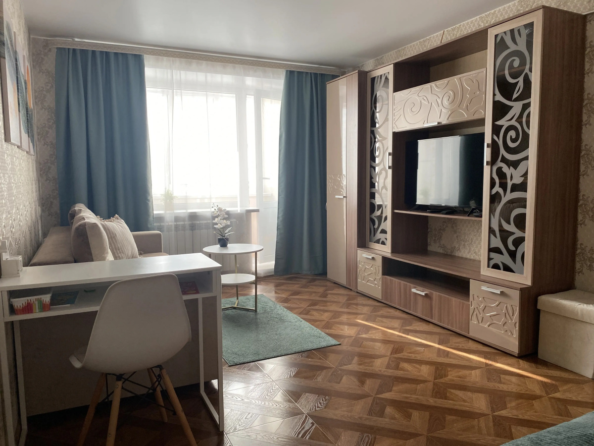 Квартира Уютная квартира с камином и лоджией на Ветеранов