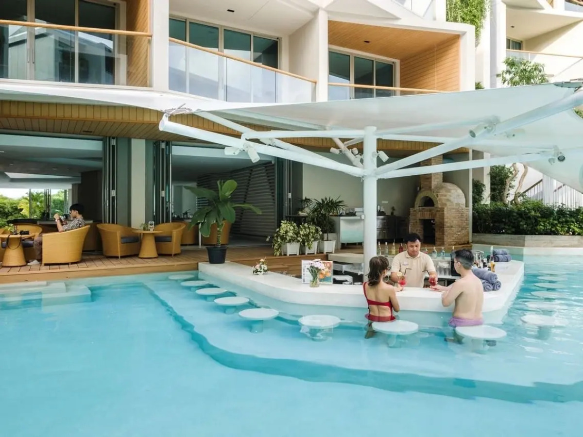 Отель Wyndham Grand Nai Harn Beach Phuket