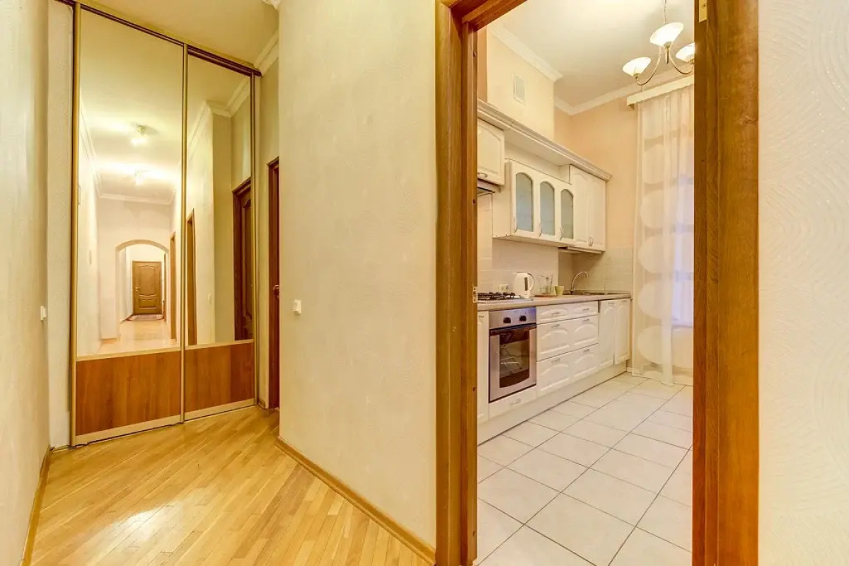 Квартира Трёхкомнатная с изолированными комнатами и балконом