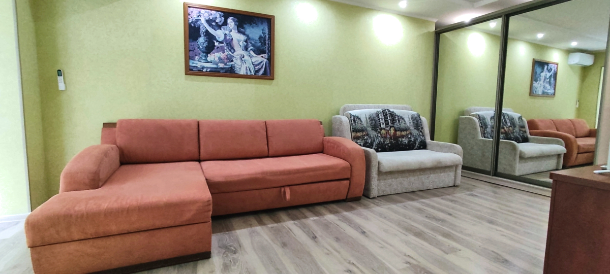 Апартаменты на Конституции СССР 10