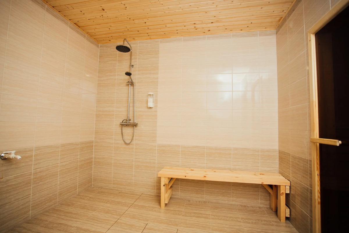 Частный дом у реки