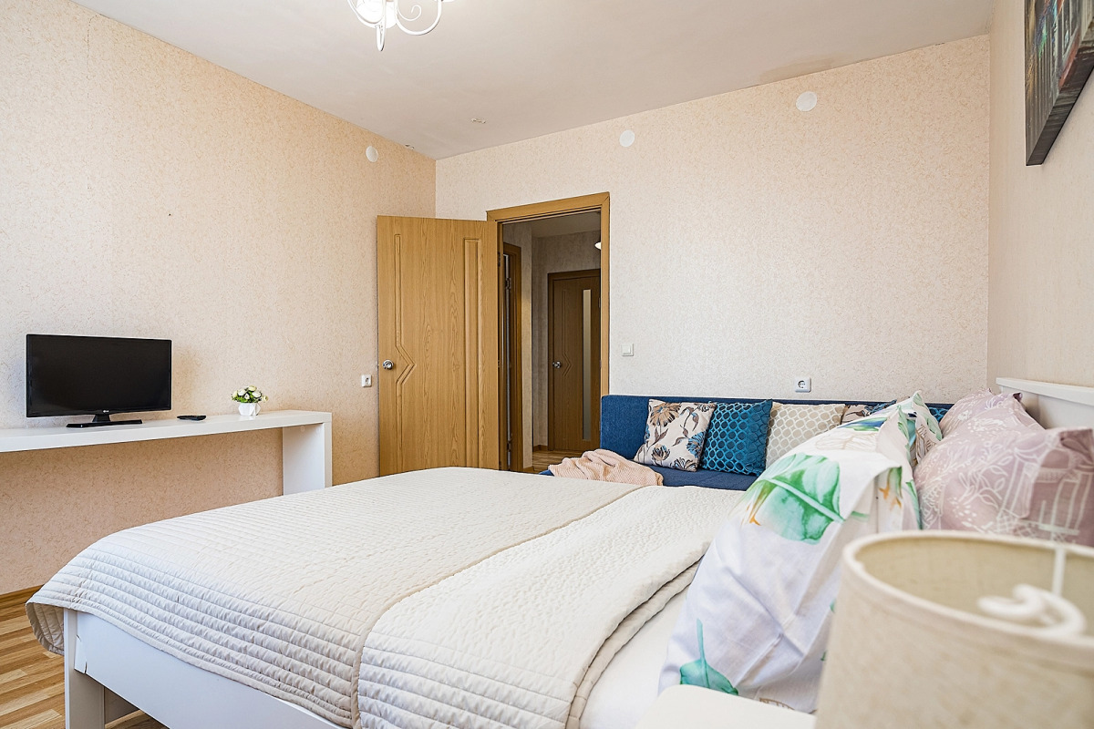 Апартаменты двухкомнатные c видом на Волгу на Волжской набережной  25, м.Cтрелка. Сова-Дом