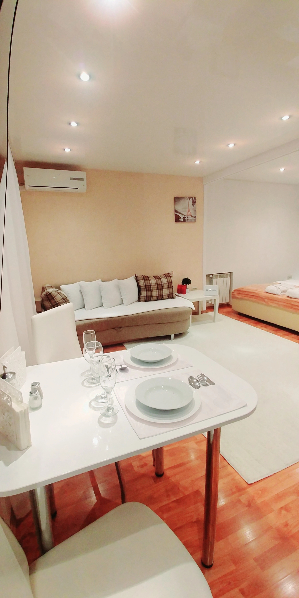 Апартаменты Тихая студия 33кв.м,джакузи,рядом станция подземного трамвая и ТЦ