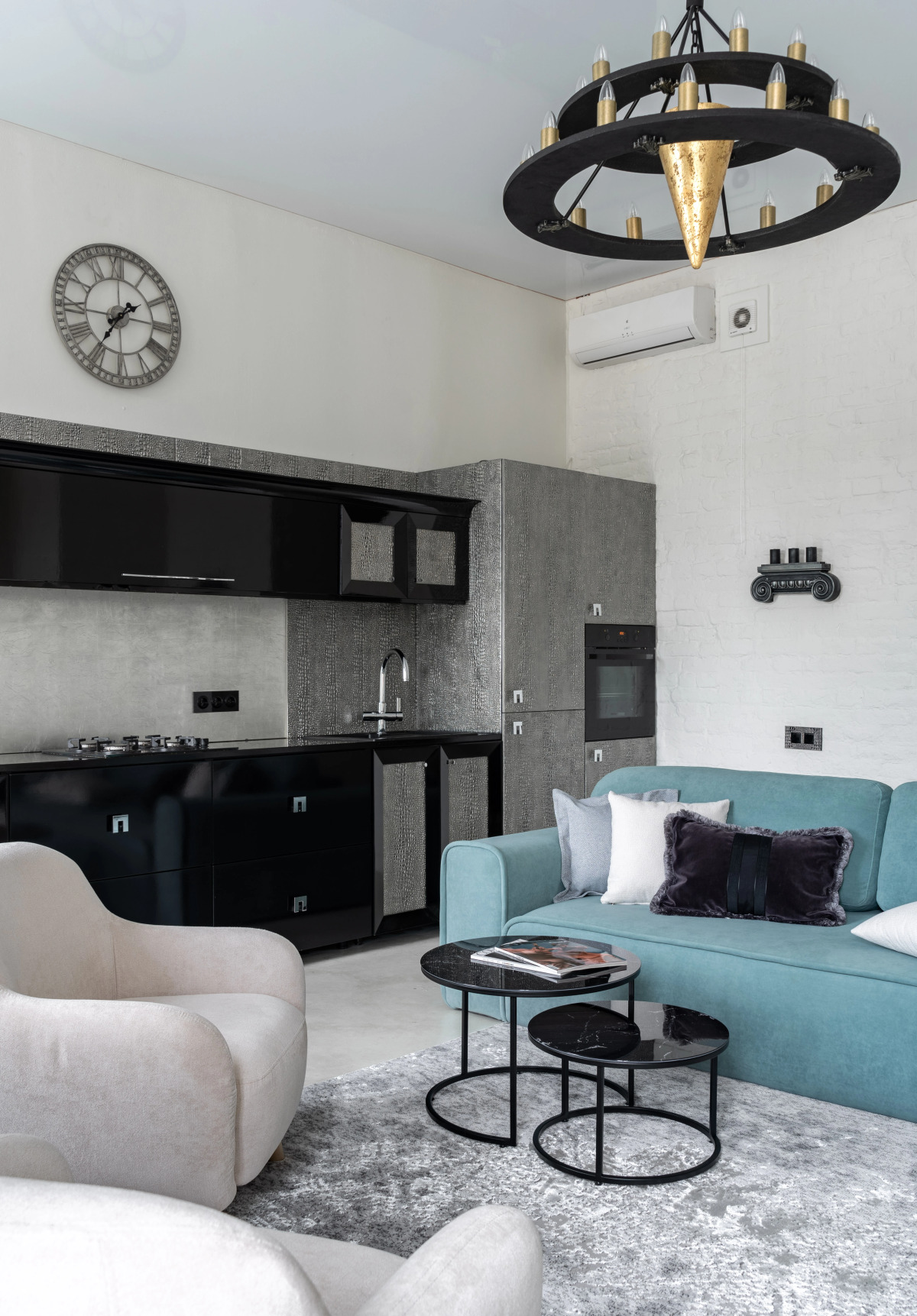 Квартира четырехкомнатная на Почтамтском