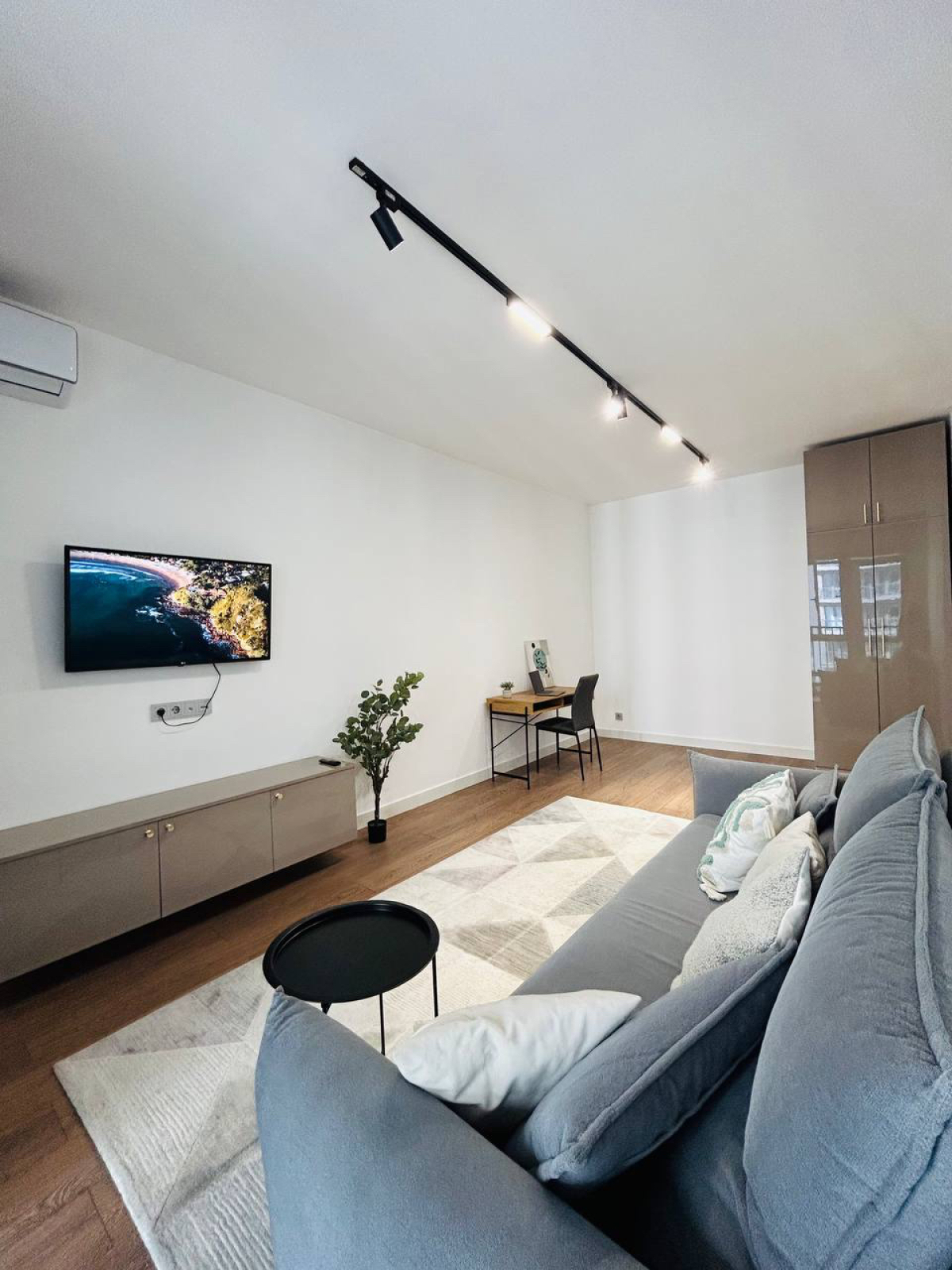 Квартира 2-комнатная с видом на город 33