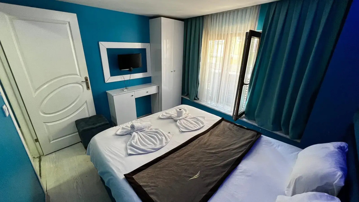 Отель Moon Blue